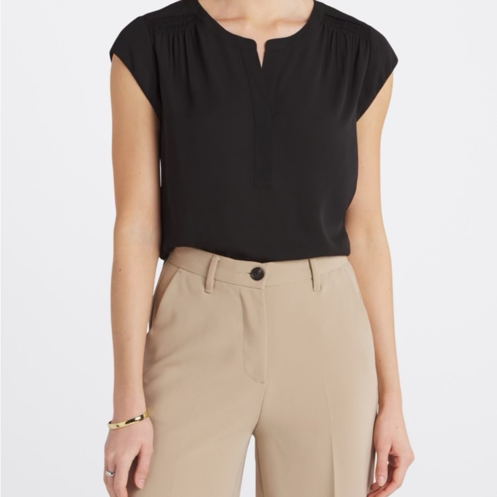 Daniel Rainn Classic Black Top